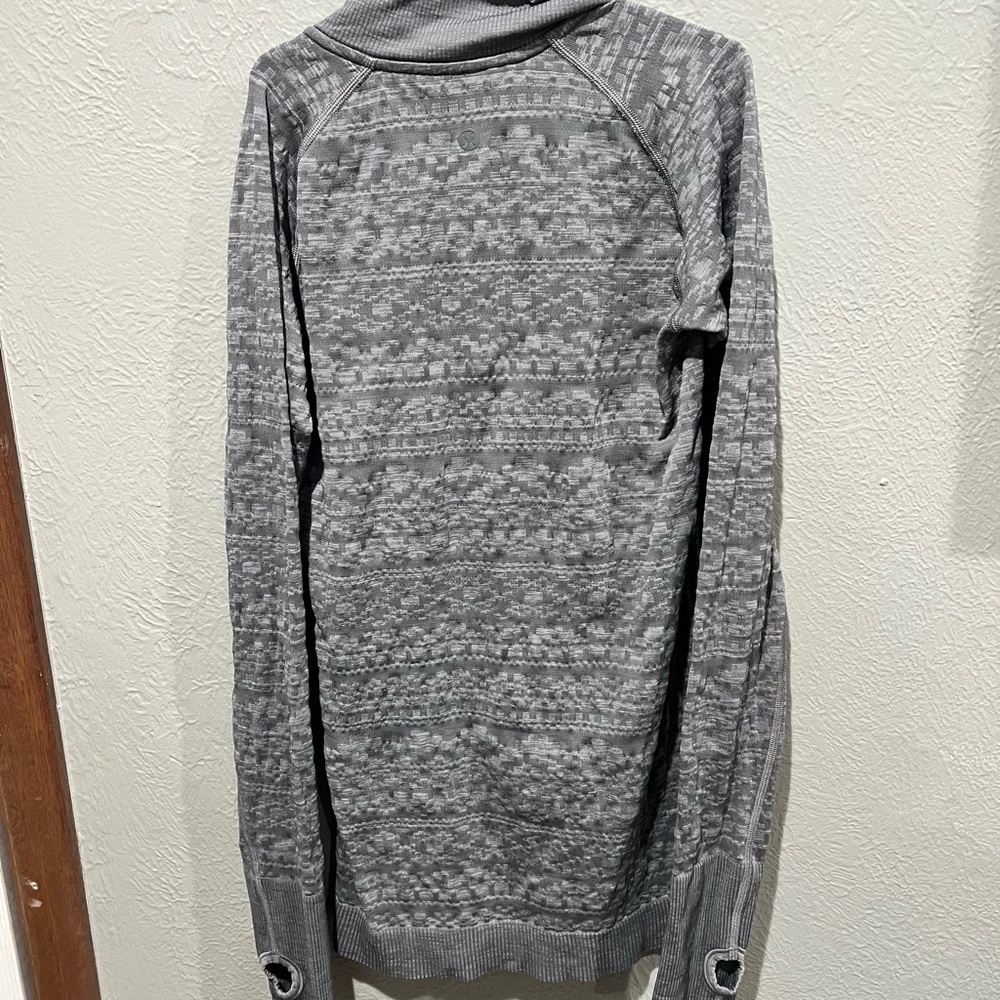 Lululemon Rest Less Gray Quarter-Zip Pullover Sweater Aztec Print Size 6 EUC - Picture 2 of 3